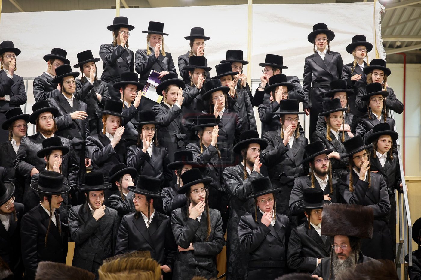 שבת אופריף בחצה"ק זוועהיל