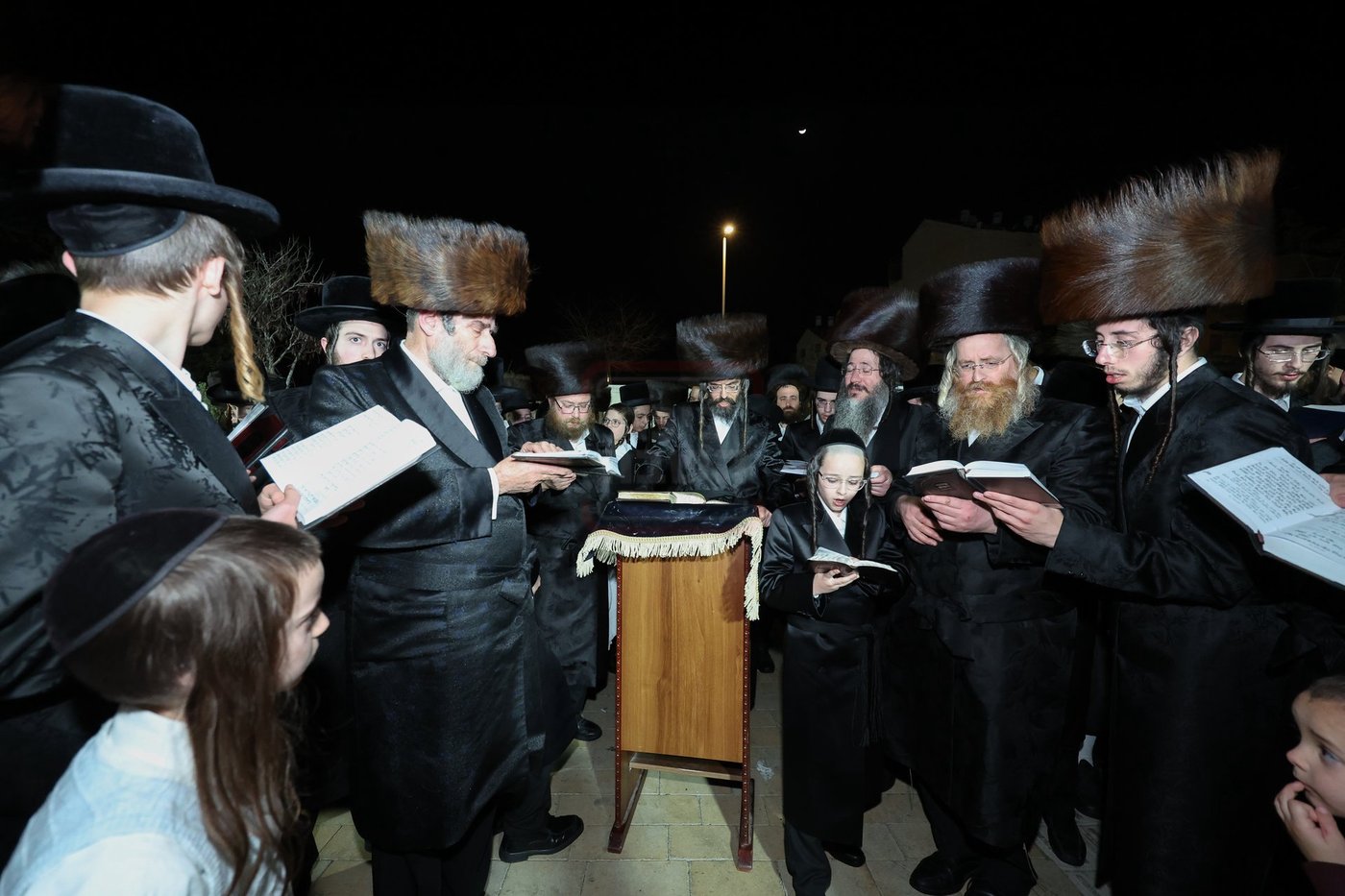 שבת אופריף בחצה"ק זוועהיל