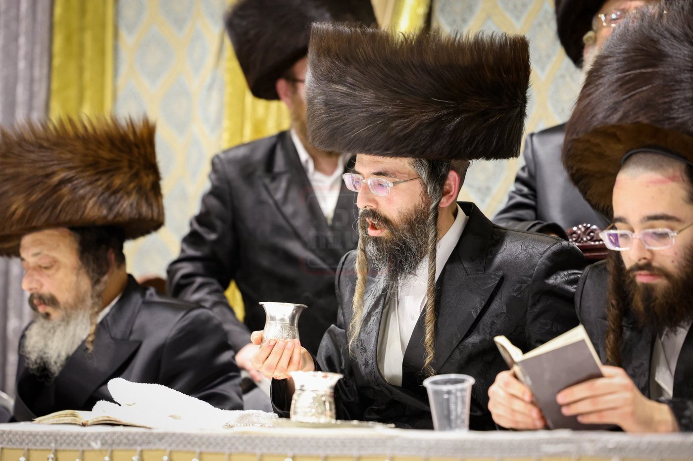 שבת אופריף בחצה"ק זוועהיל