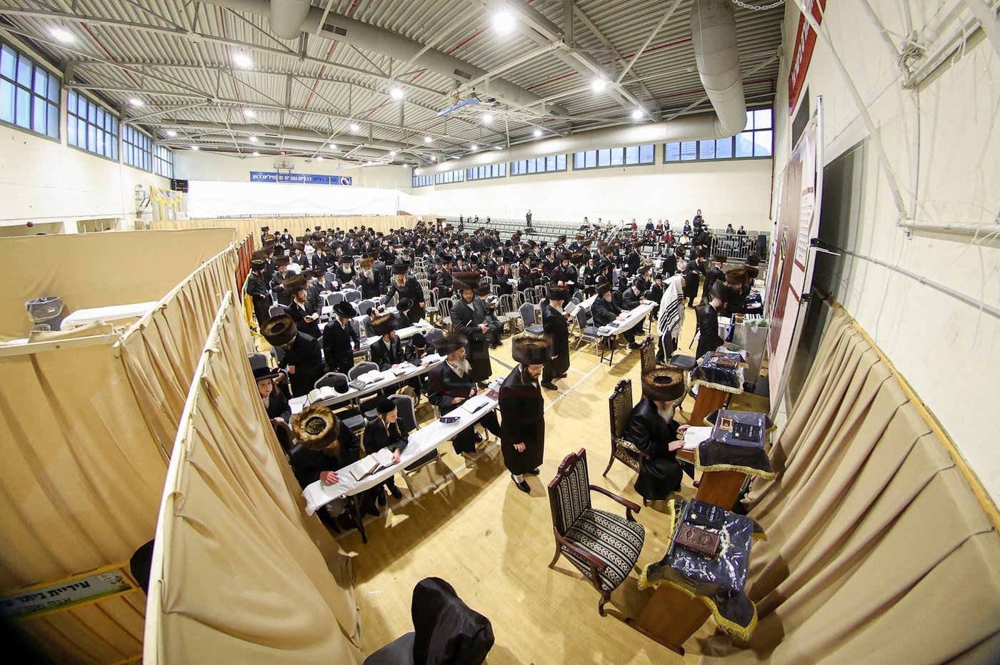 שבת אופריף בחצה"ק זוועהיל