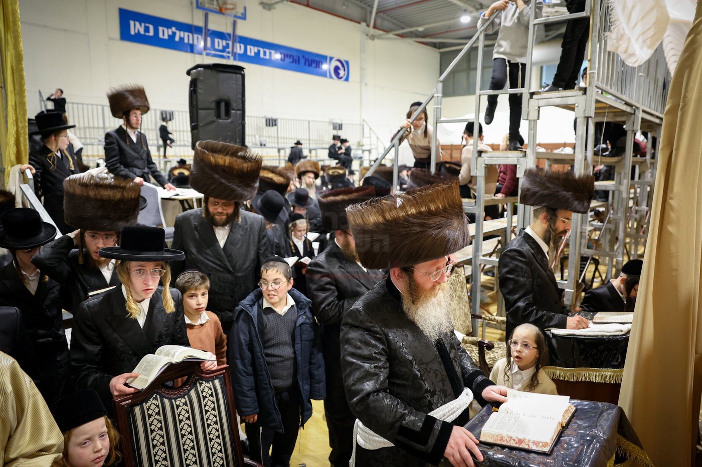 שבת אופריף בחצה"ק זוועהיל