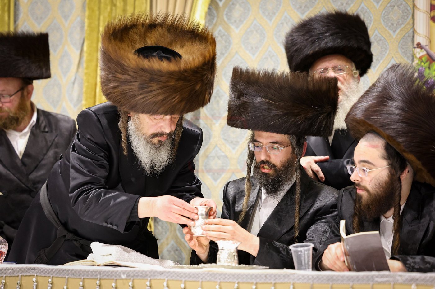 שבת אופריף בחצה"ק זוועהיל