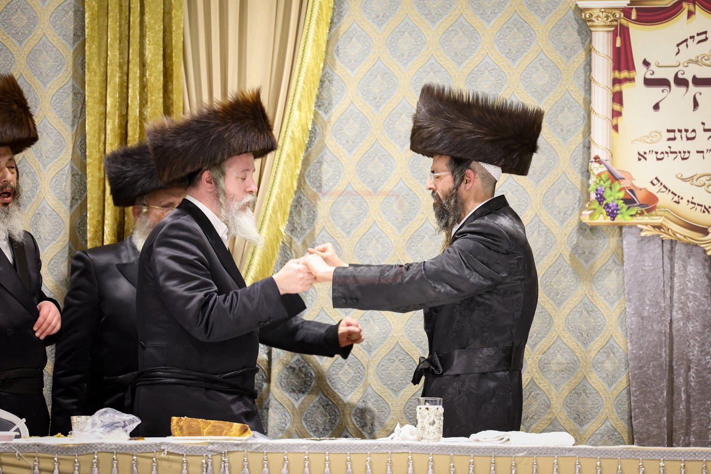 שבת אופריף בחצה"ק זוועהיל