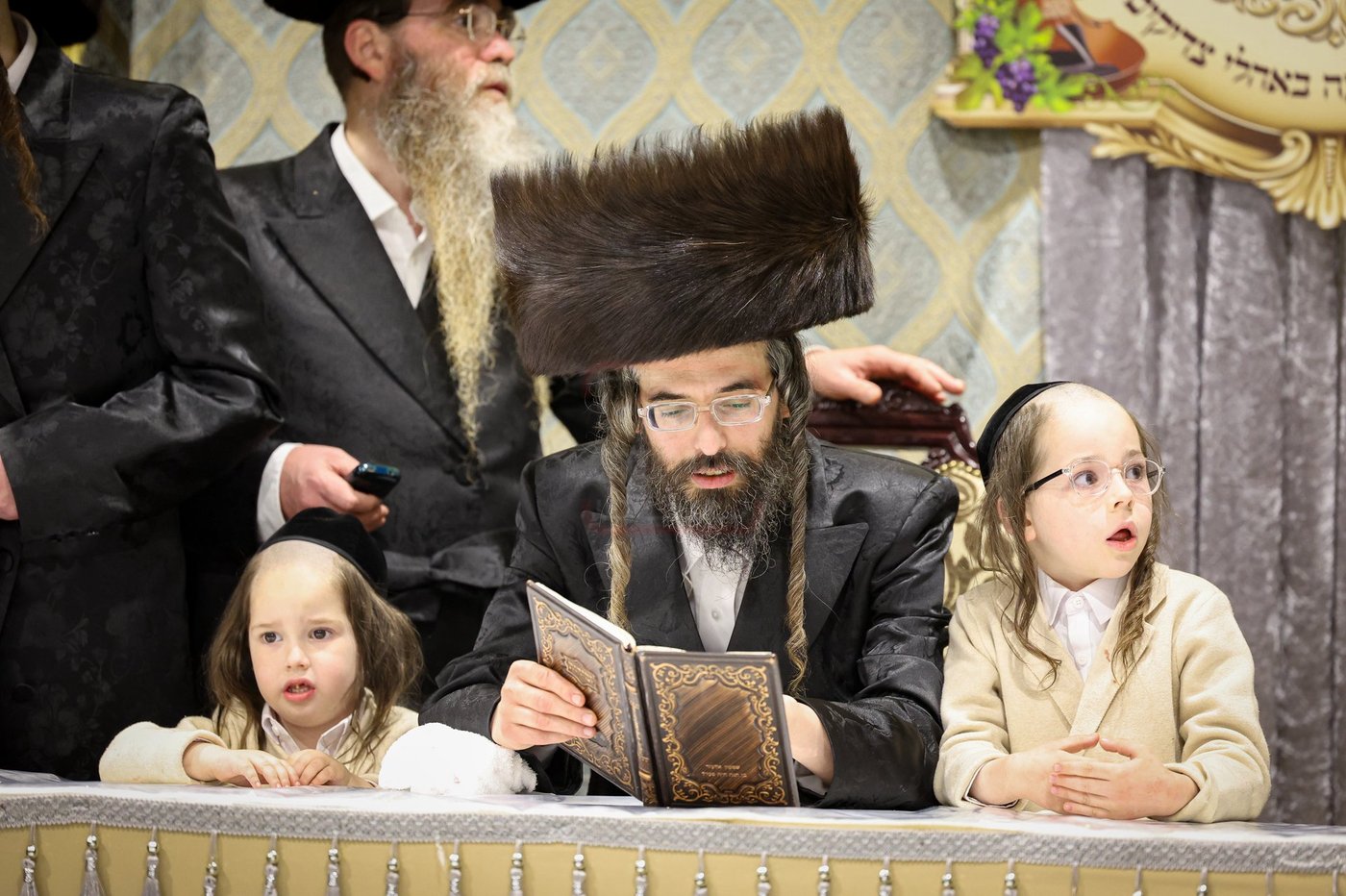 שבת אופריף בחצה"ק זוועהיל