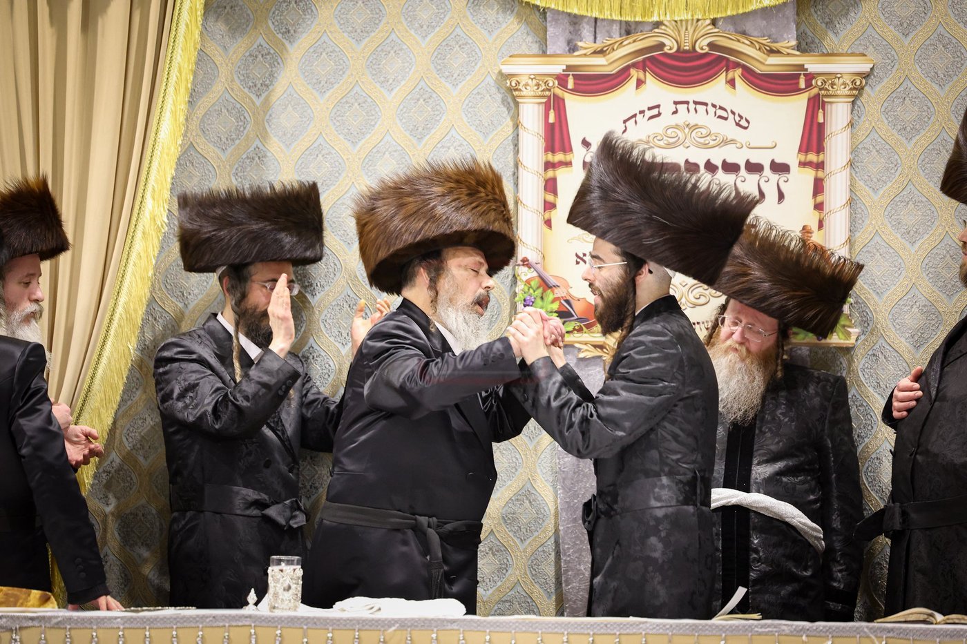 שבת אופריף בחצה"ק זוועהיל