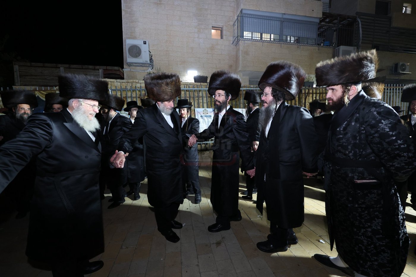 שבת אופריף בחצה"ק זוועהיל