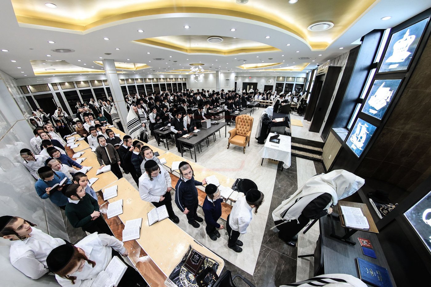 האדמו"ר מצאנז בביקור במונסי