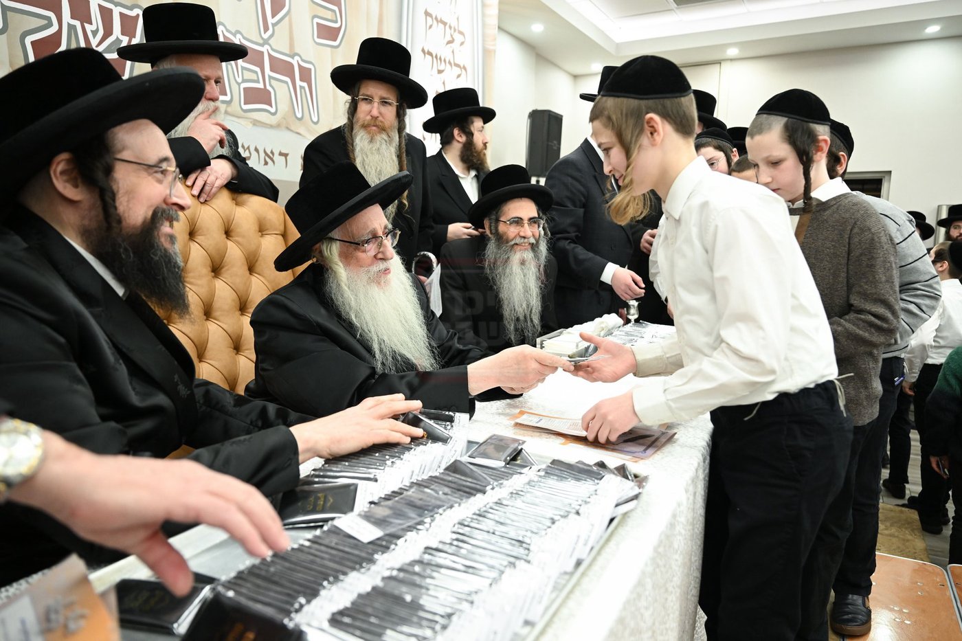 האדמו"ר מצאנז בביקור במונסי