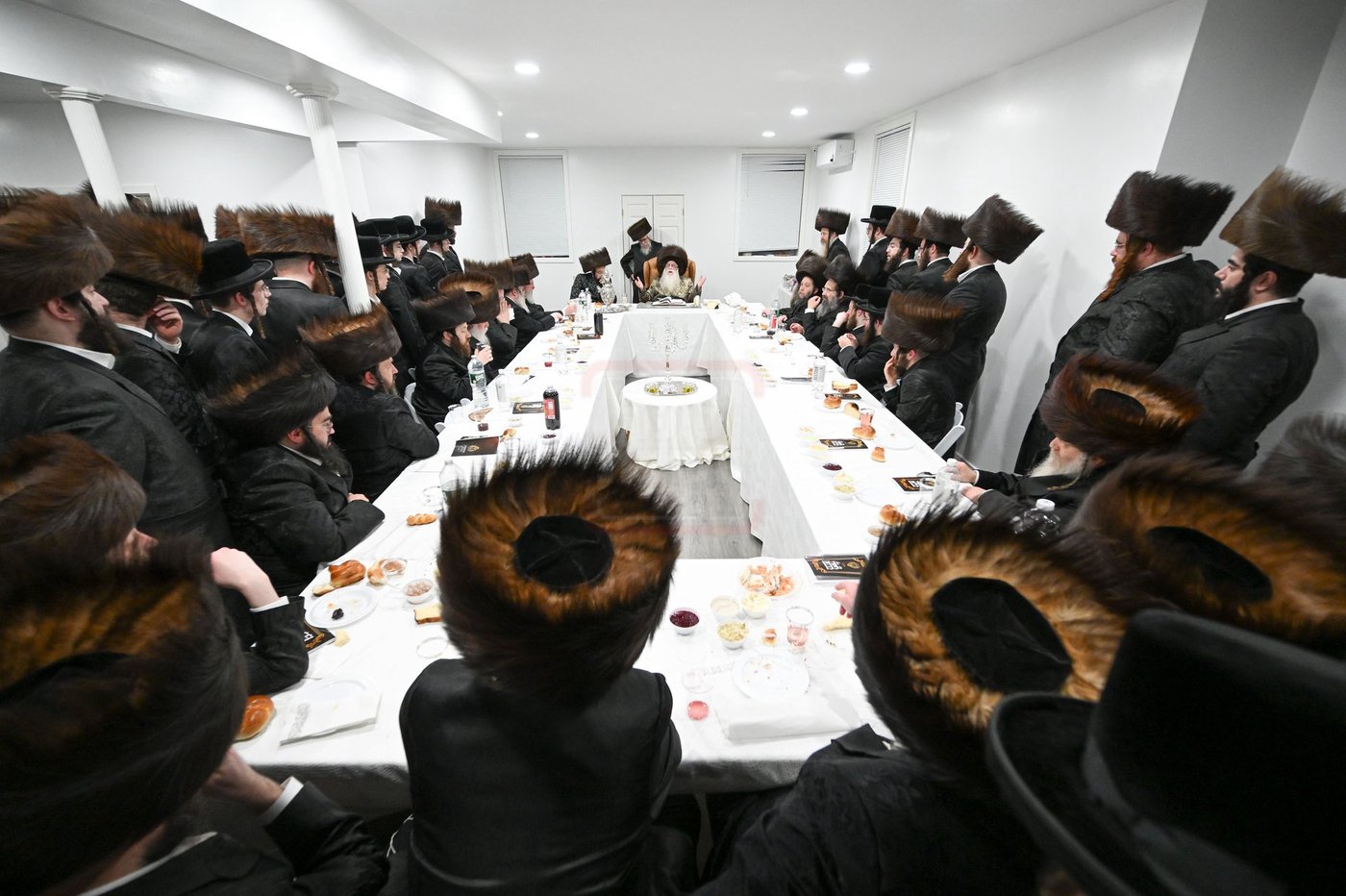 האדמו"ר מצאנז שבת במונסי