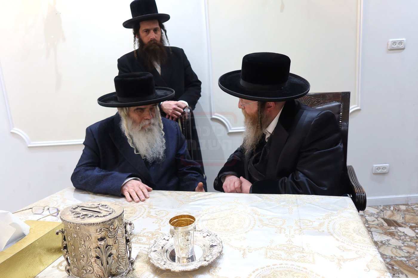 האדמו"ר מטערבישאן אצל האדמו"ר מקרעטשניף י-ם