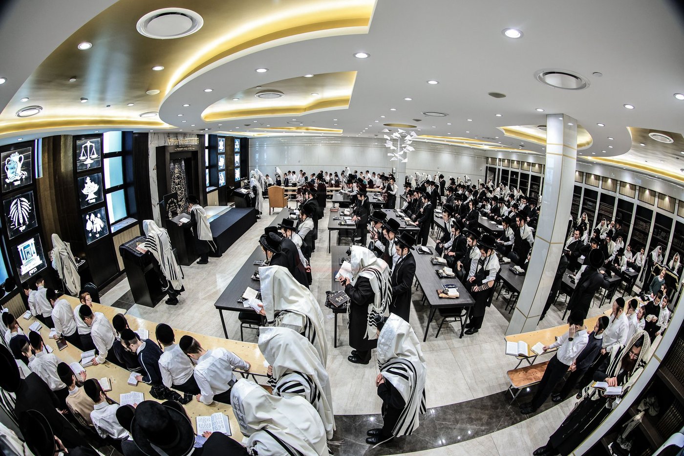 האדמו"ר מצאנז בביקור במונסי