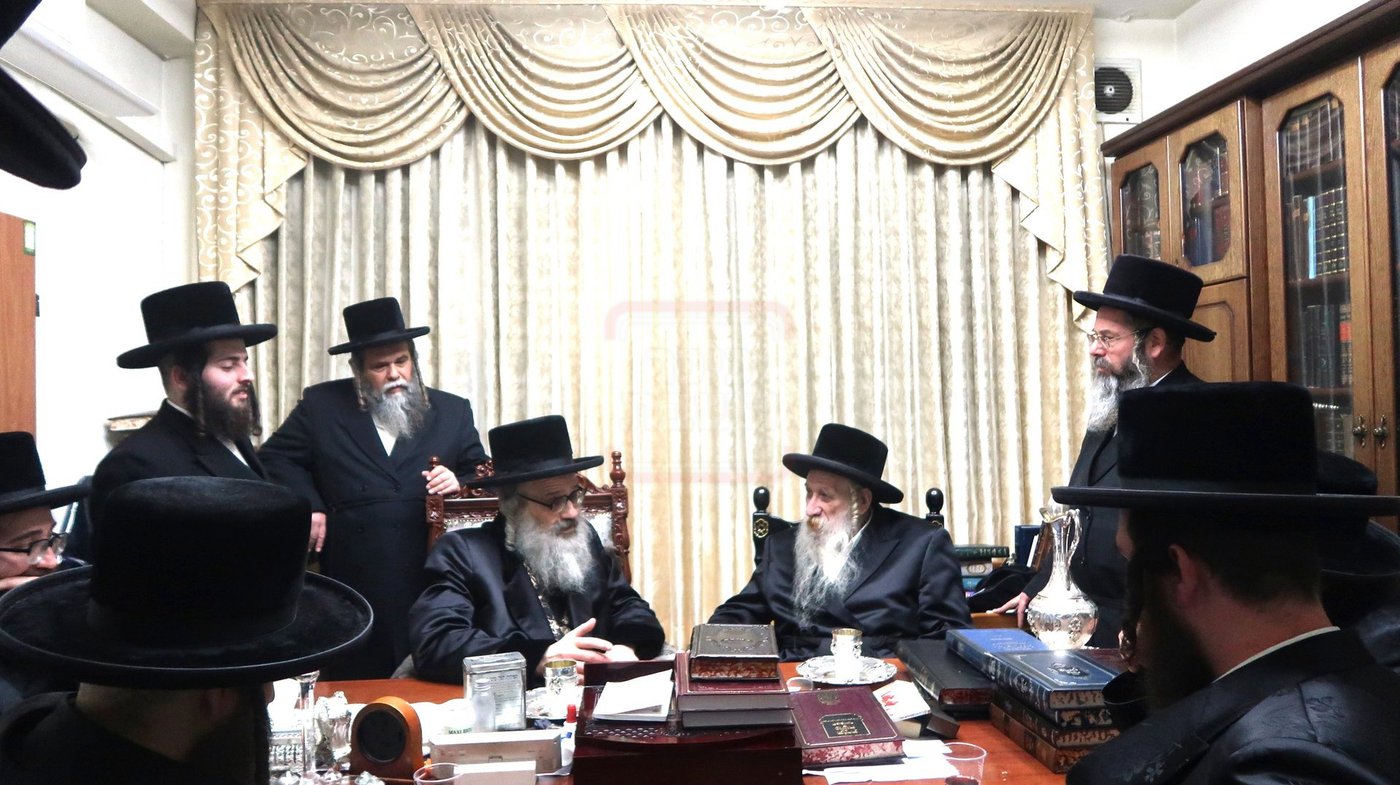 האדמו"ר מויז'ניץ בית שמש בביקור אצל האדמו"ר מטשארנוביל