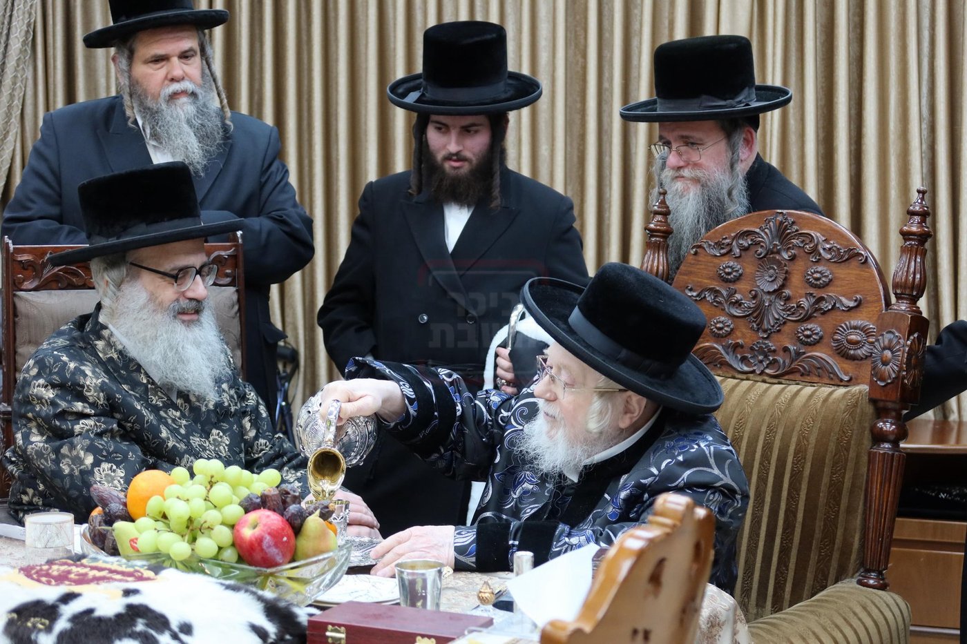 האדמו"ר מויז'ניץ בית שמש בביקור אצל האדמו"ר מקרעטשניף