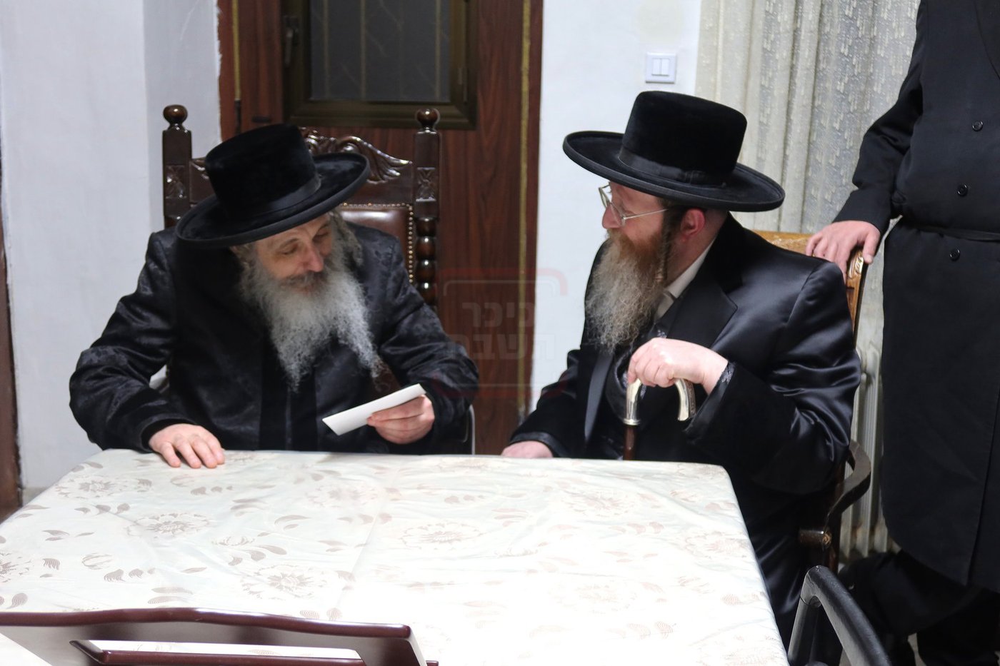 האדמו"ר מטערבישאן אצל האדמו"ר משומרי אמונים ירושלים