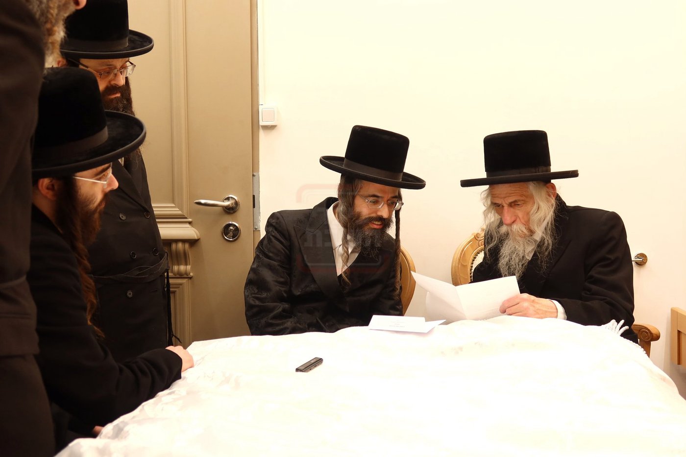 האדמו"ר מזוועהיל אצל האדמו"ר מסטריקוב