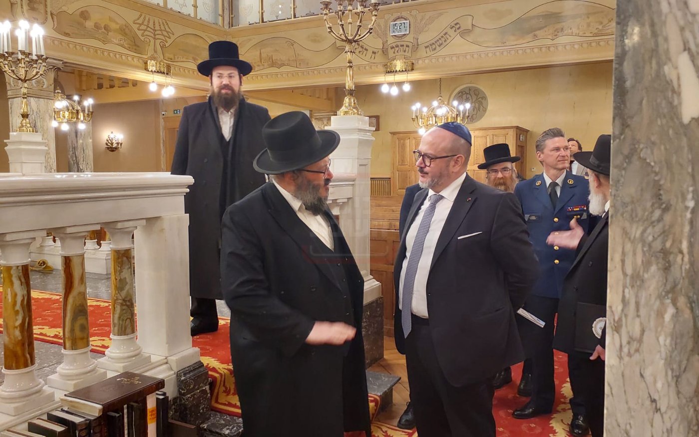 שר הביטחון של בלגיה בביקור בקהילה היהודית באנטווערפן