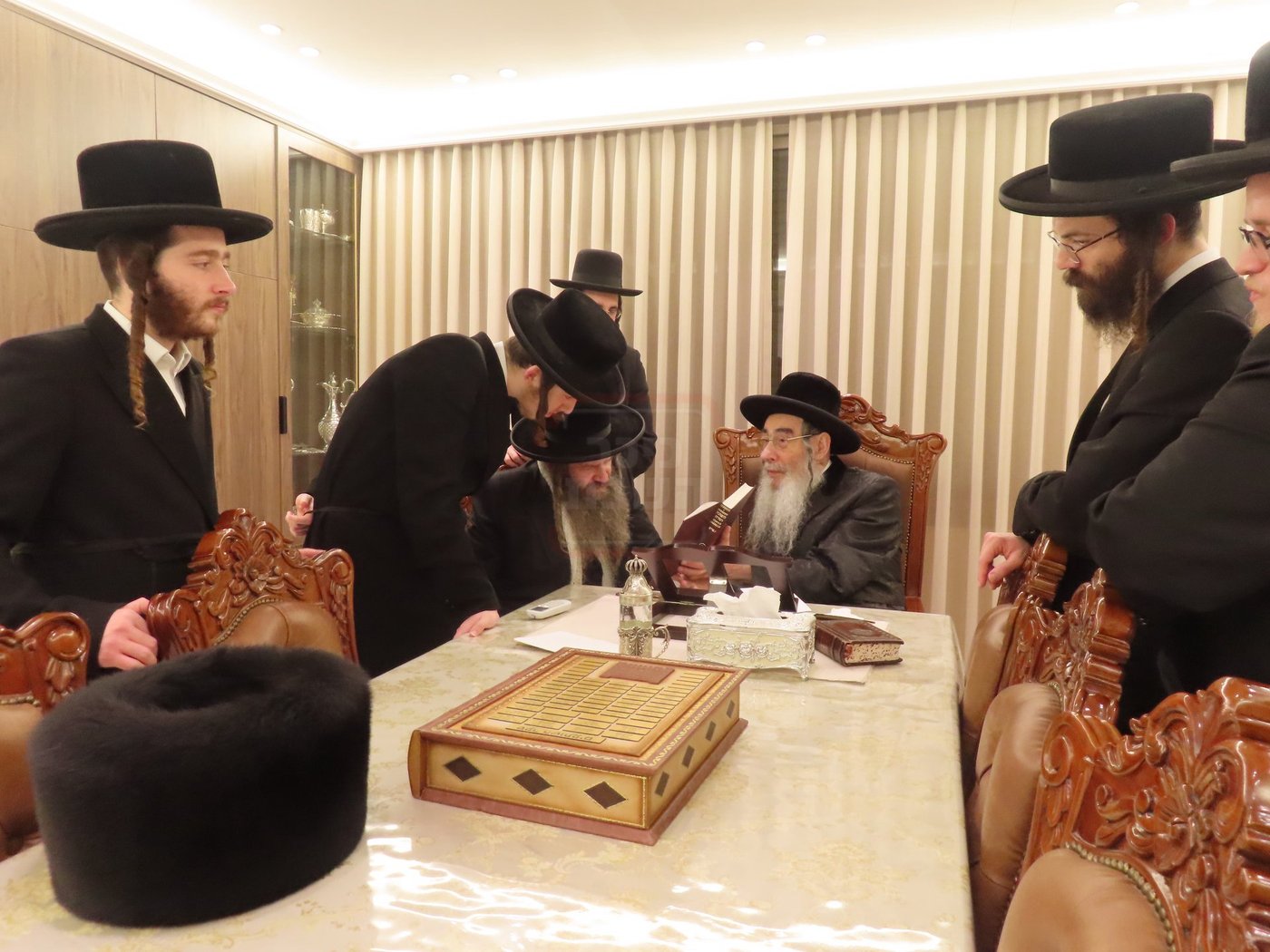 הגה"צ אב"ד קאלוב ביתר אצל האדמו"ר מאלכסנדר