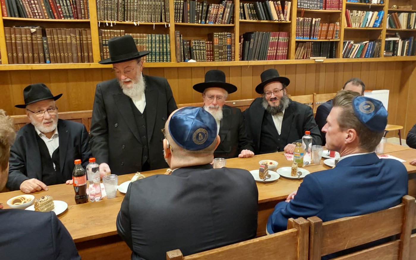 שר הביטחון של בלגיה בביקור בקהילה היהודית באנטווערפן