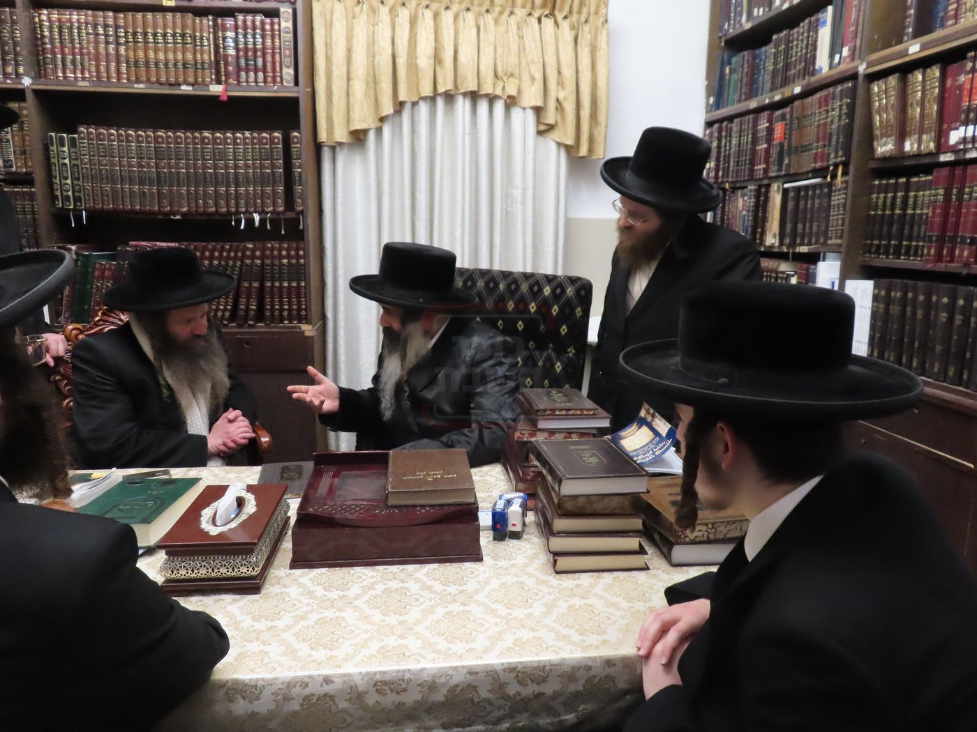 הגה"צ אב"ד קאלוב ביתר אצל האדמו"ר מזוטשקא