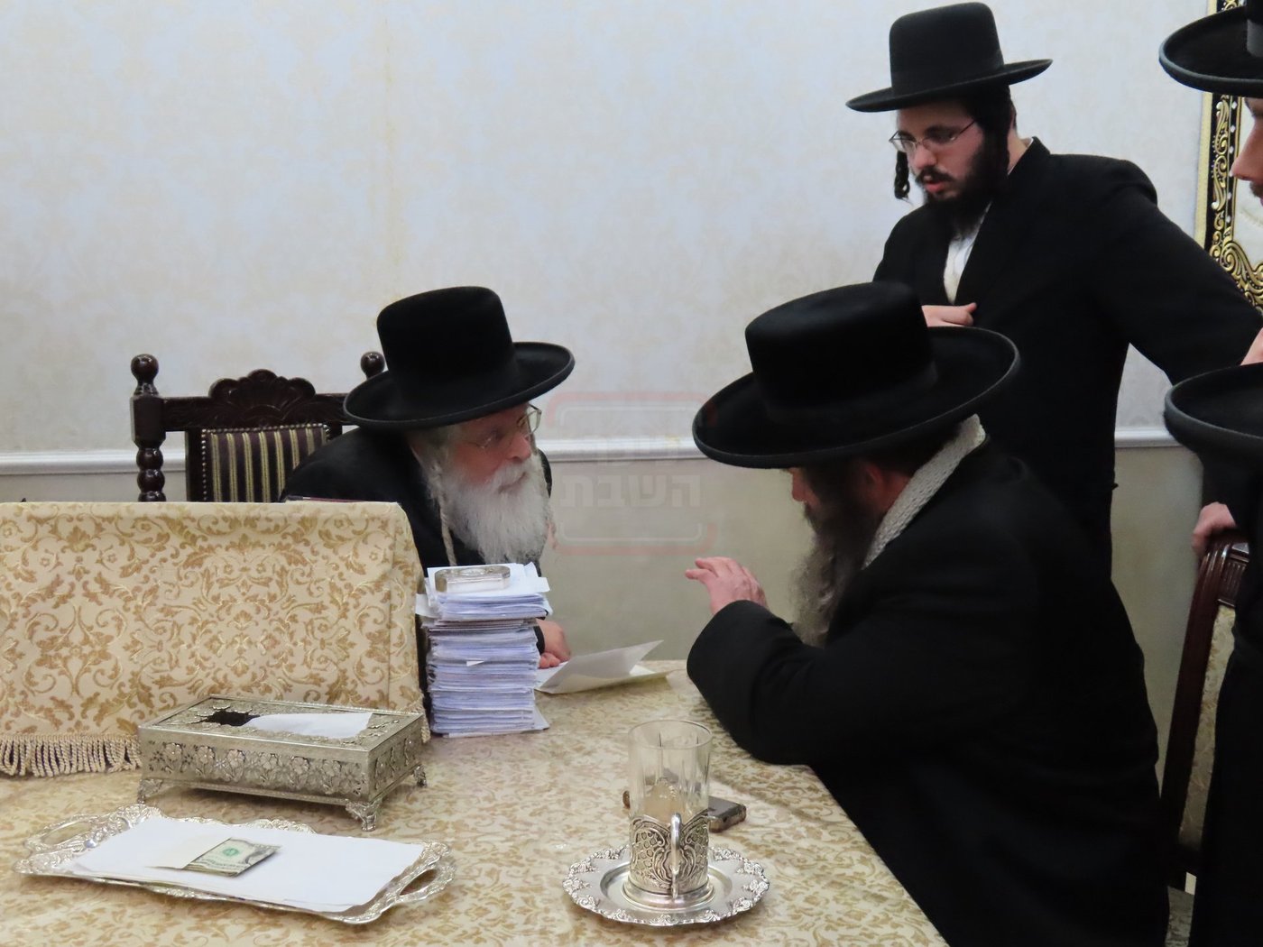 הגה"צ אב"ד קאלוב ביתר אצל האדמו"ר מנדבורנה ירושלים