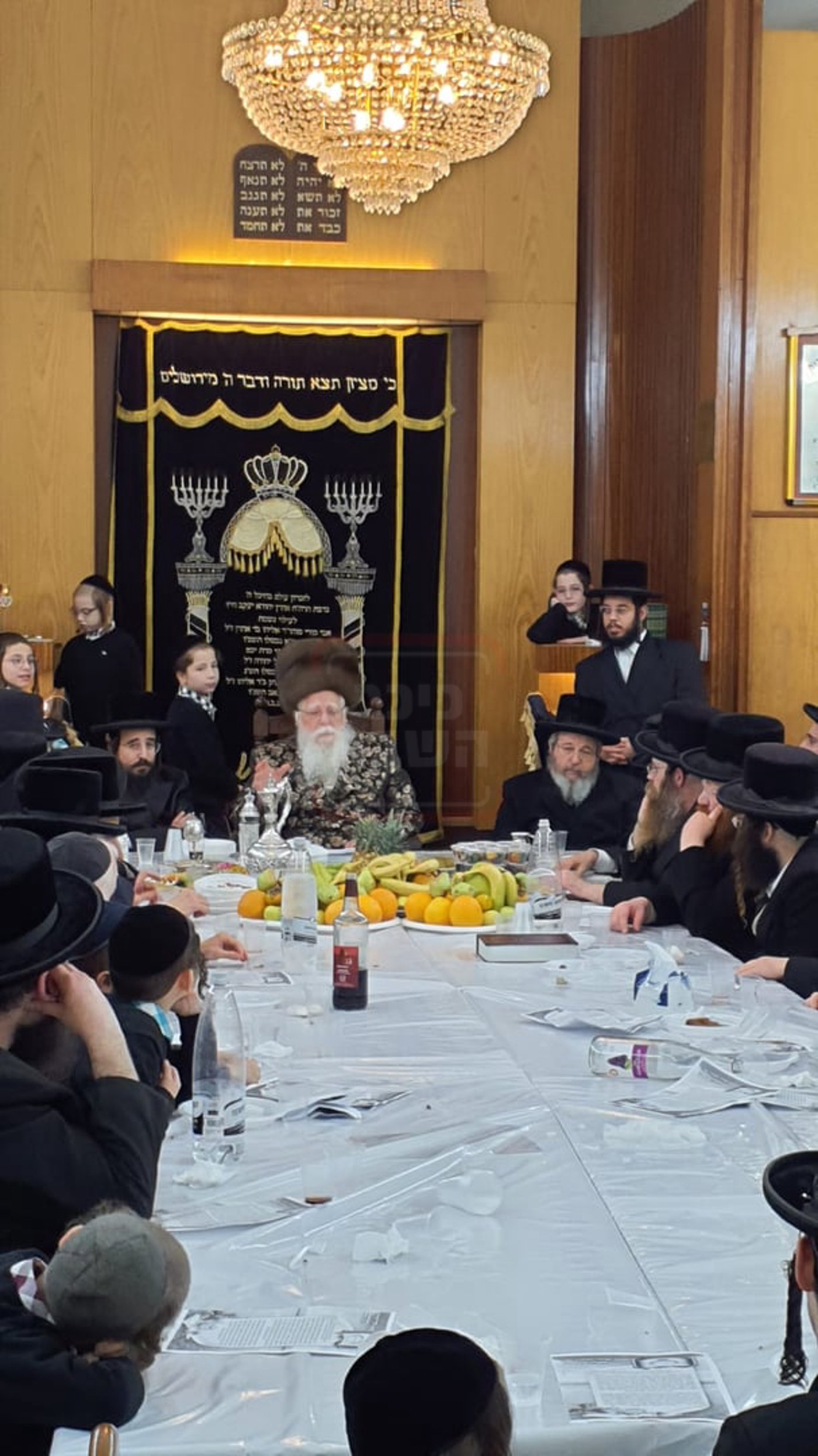 האדמו"ר משאץ ויזניץ בטיש ט"ו בשבט 