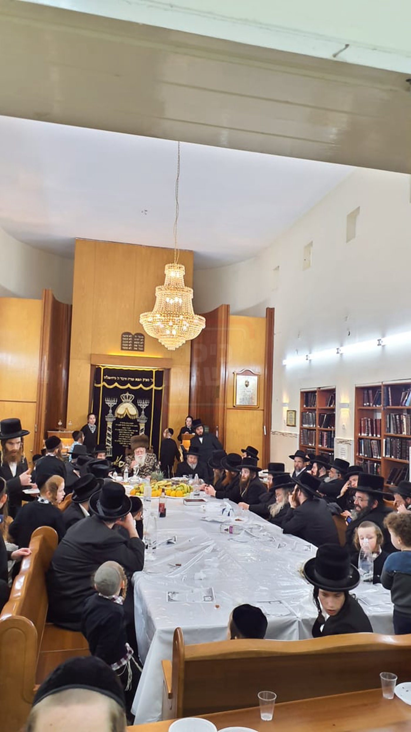 האדמו"ר משאץ ויזניץ בטיש ט"ו בשבט 