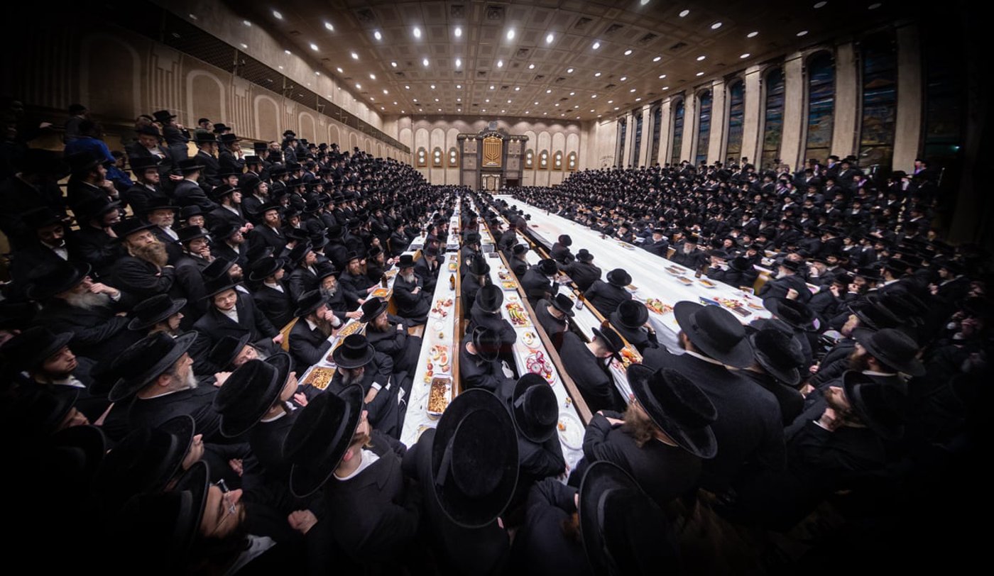 האדמו"ר מבאבוב בטיש ט"ו בשבט