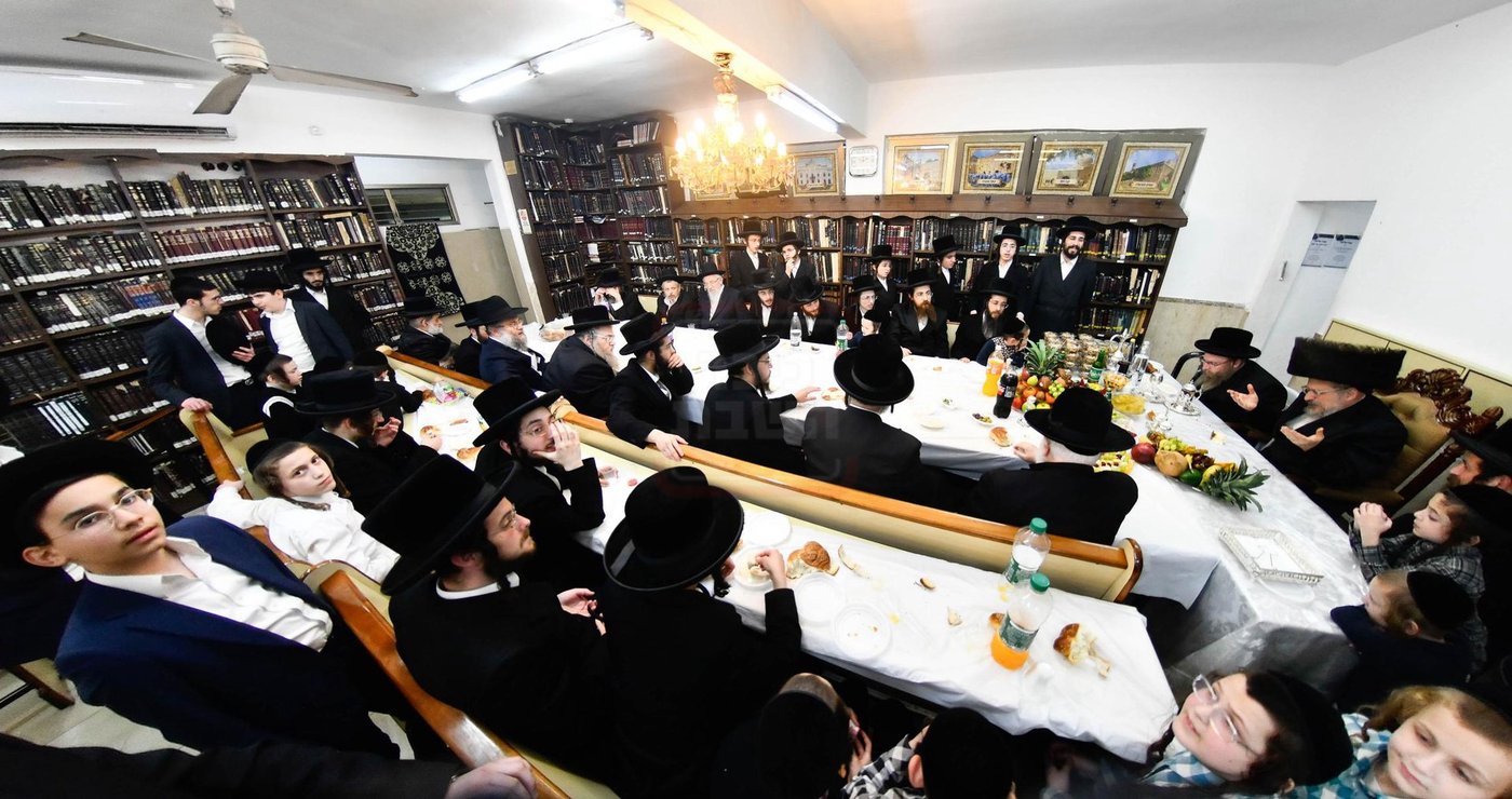 האדמו"ר מאנטניא בטיש ט"ו בשבט