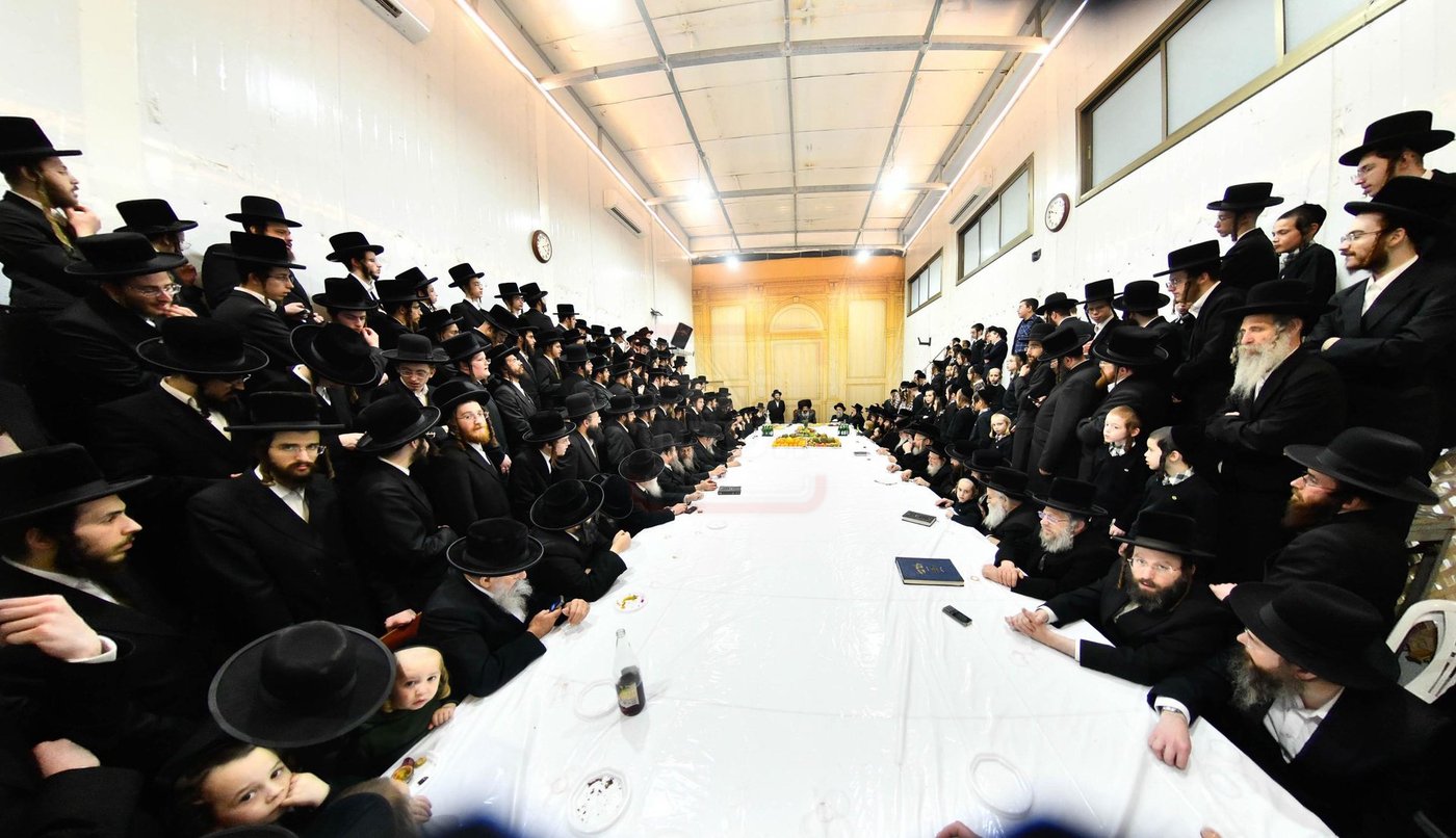 האדמו"ר מזוטשקא בטיש ט"ו בשבט