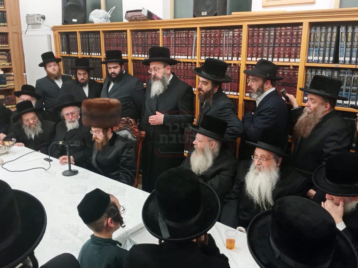 האדמו"ר מסאדיגורה בטיש ט"ו בשבט באנטווערפן