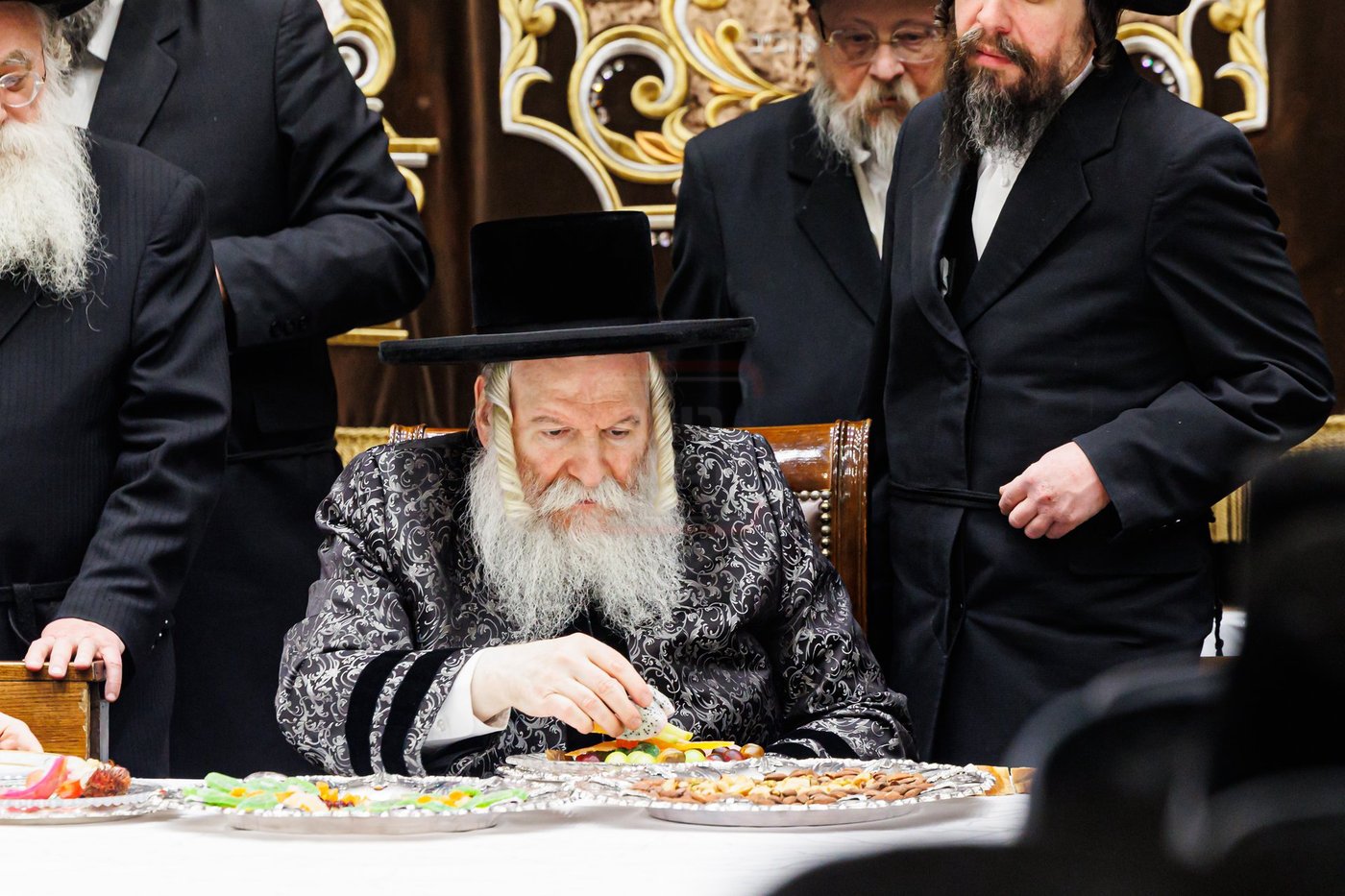 האדמו"ר מבאבוב בטיש ט"ו בשבט