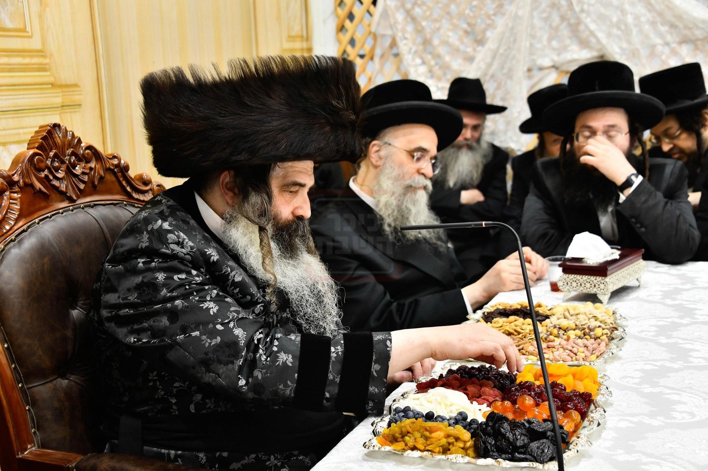 האדמו"ר מזוטשקא בטיש ט"ו בשבט