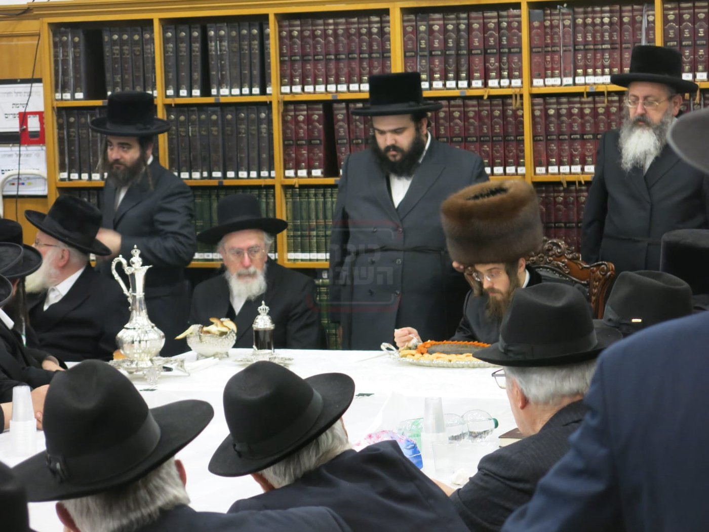 האדמו"ר מסאדיגורה בטיש ט"ו בשבט באנטווערפן