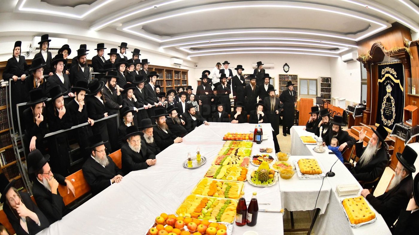 האדמו"ר מקודינוב בטיש ט"ו בשבט