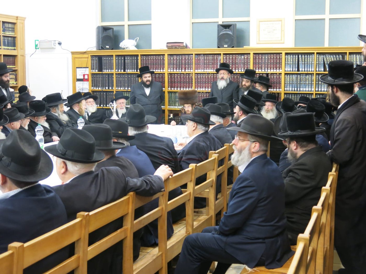 האדמו"ר מסאדיגורה בטיש ט"ו בשבט באנטווערפן