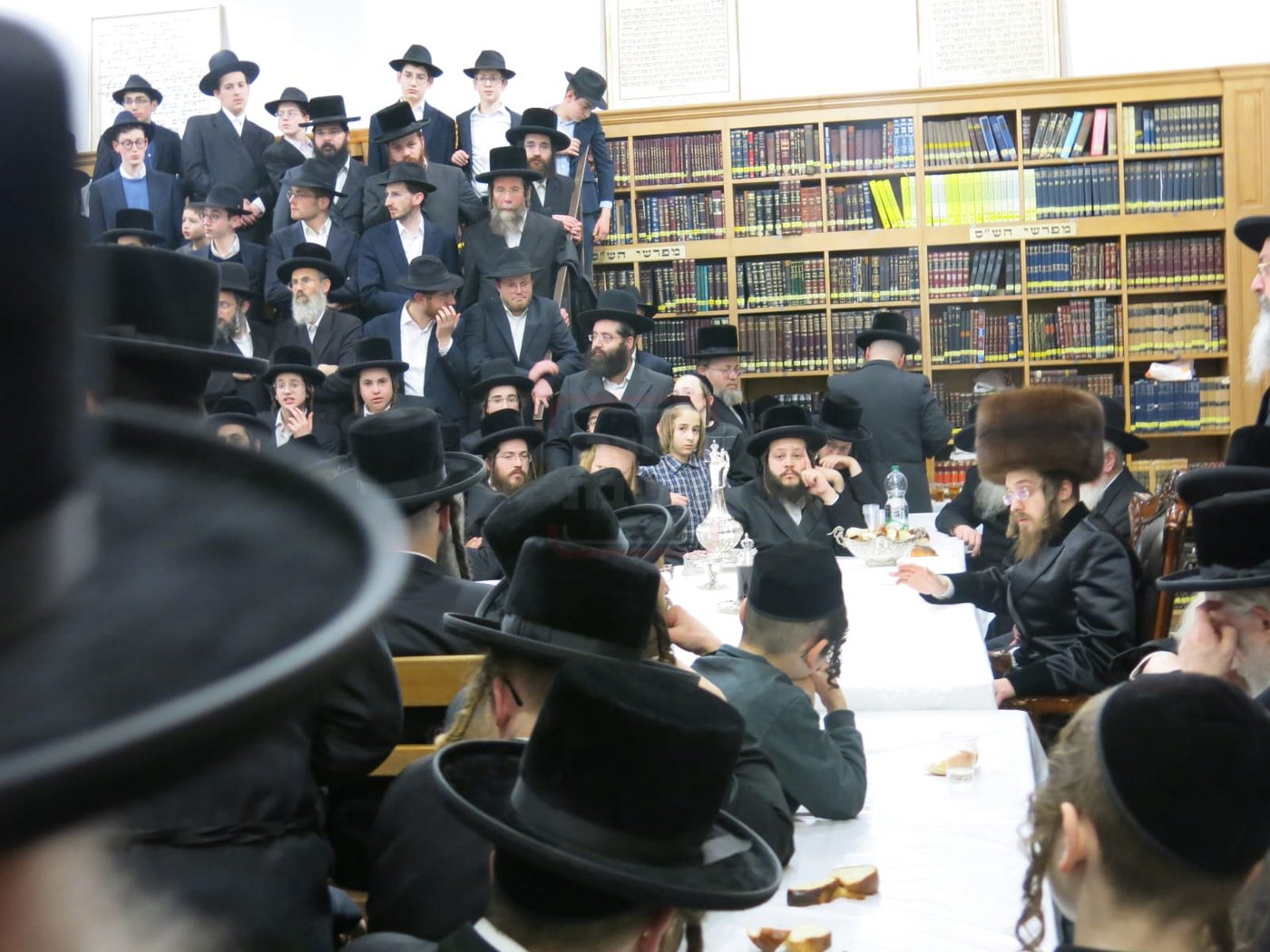 האדמו"ר מסאדיגורה בטיש ט"ו בשבט באנטווערפן