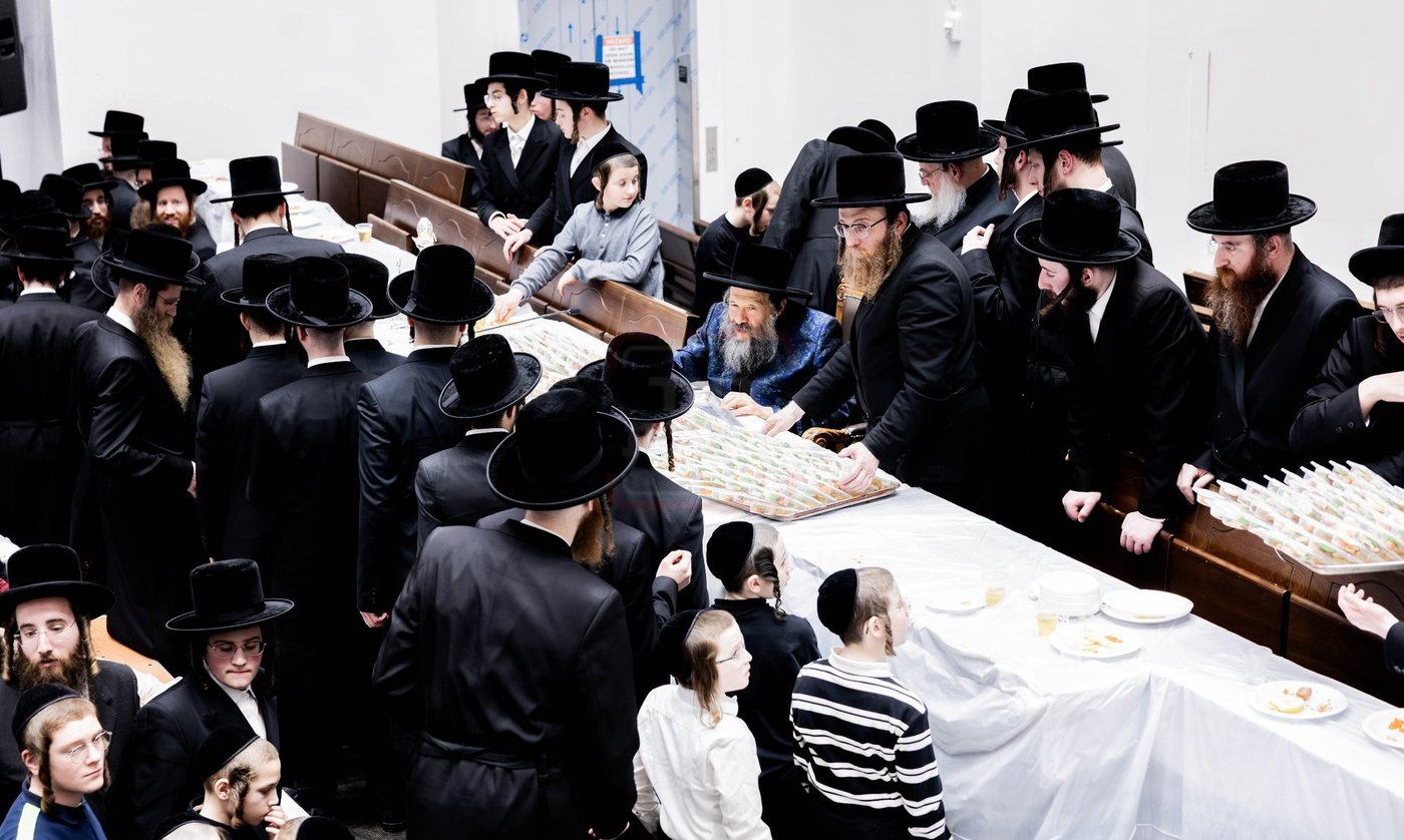 האדמו"ר מבאבוב 45 בטיש ט"ו בשבט