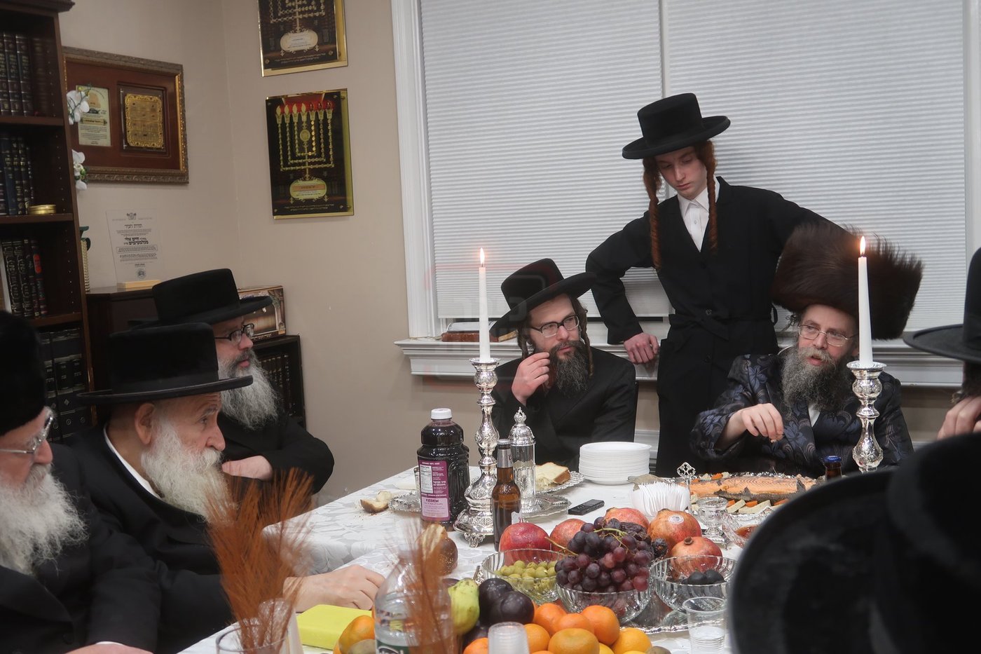 טיש במונרו של האדמו"ר מקרעטשניף סיגעט וויליאמסבורג