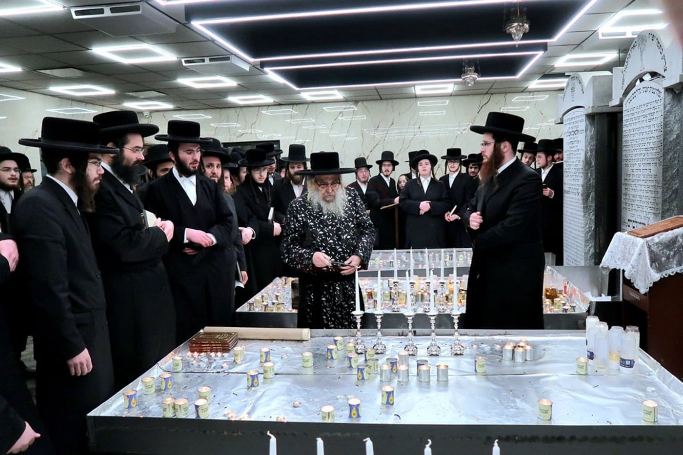 האדמו"ר מסאטמר בתפילה באוהל בית סאטמר