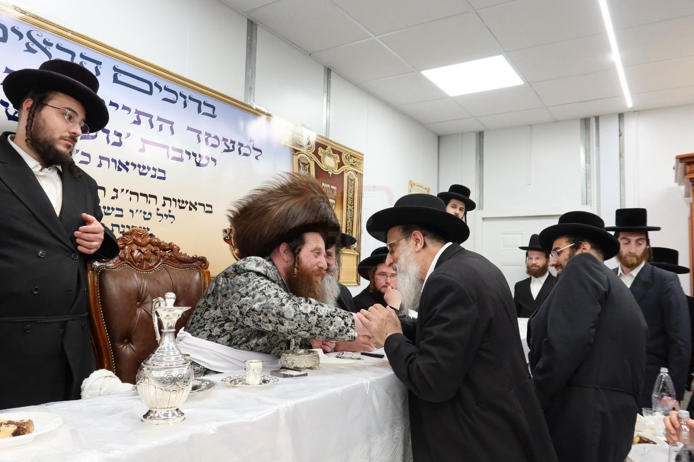 טיש ט"ו בשבט בחצה"ק מיאלען