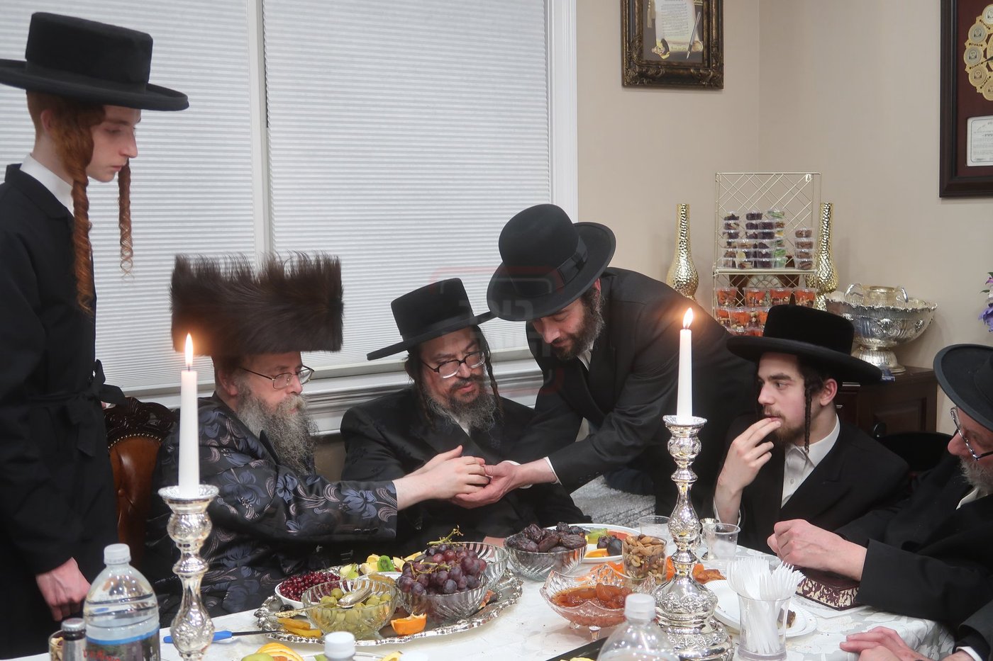 טיש במונרו של האדמו"ר מקרעטשניף סיגעט וויליאמסבורג