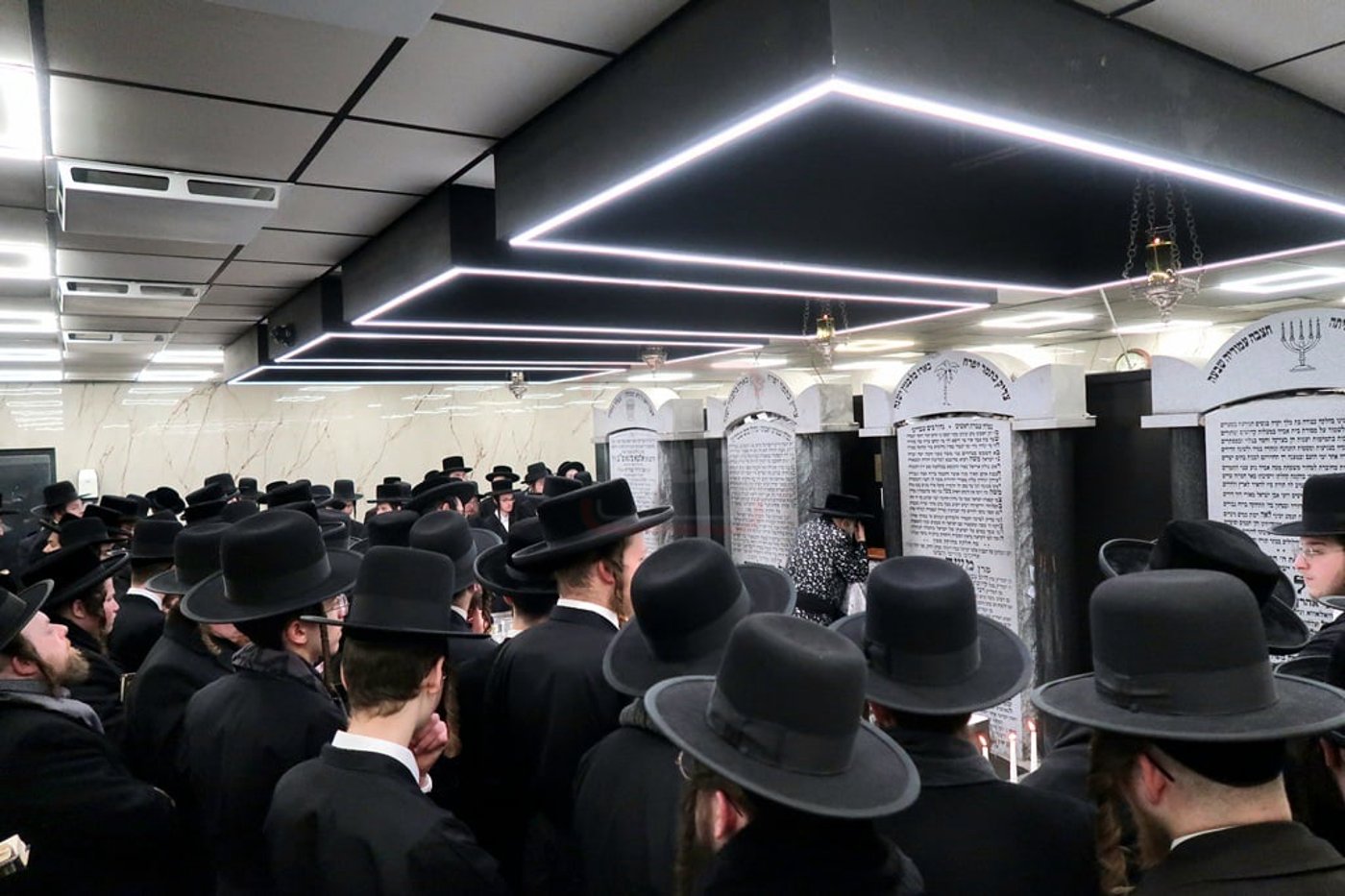 האדמו"ר מסאטמר בתפילה באוהל בית סאטמר