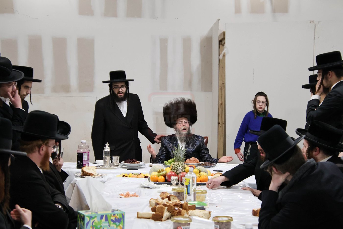 טיש ט"ו בשבט אצל האדמו"ר מקרעטשניף סיגעט וויליאמסבורג