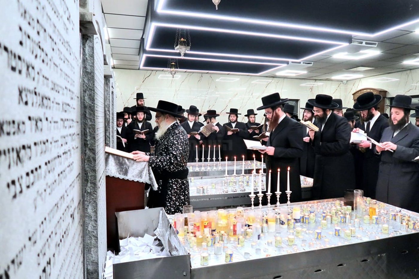 האדמו"ר מסאטמר בתפילה באוהל בית סאטמר