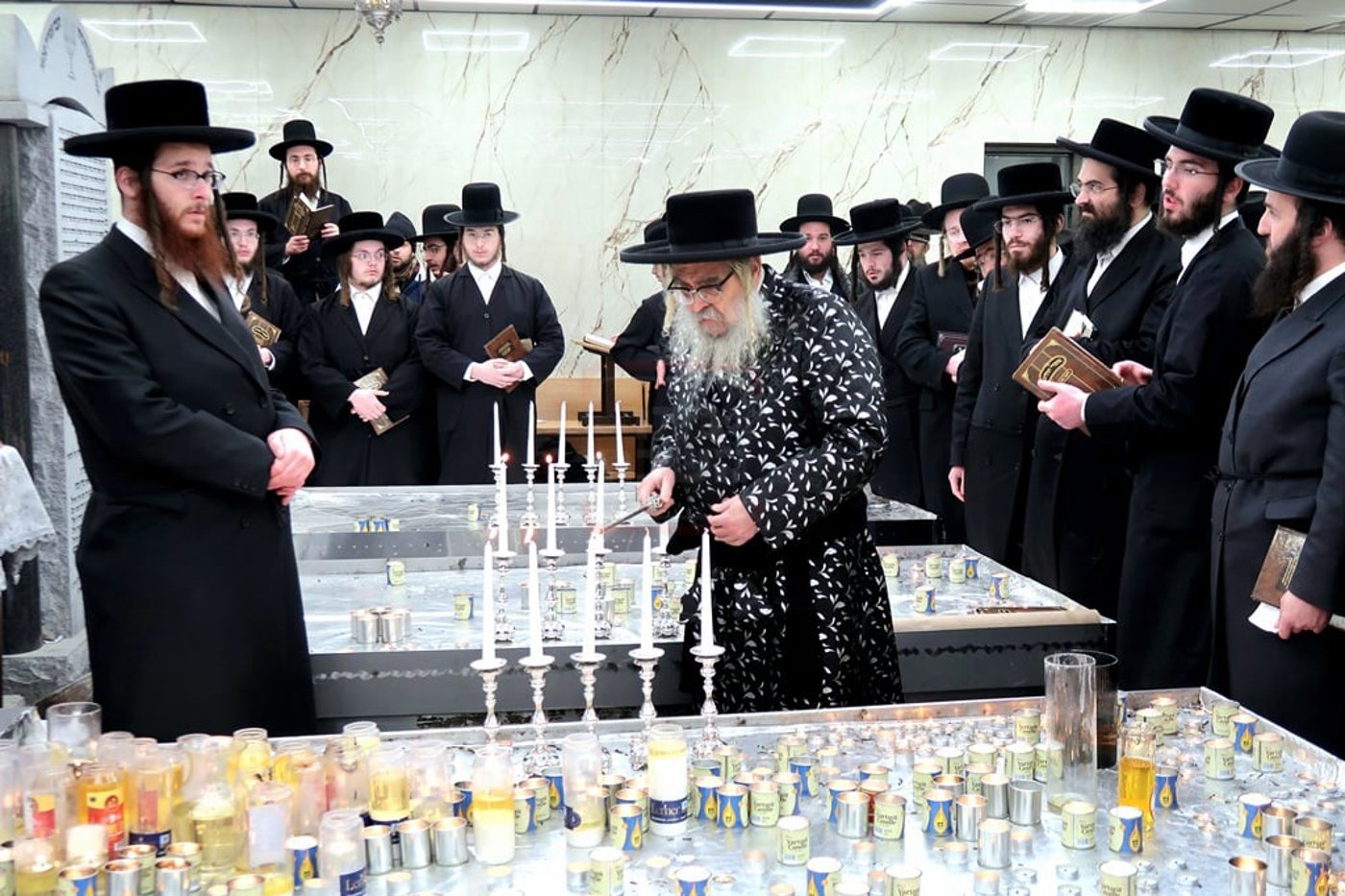 האדמו"ר מסאטמר בתפילה באוהל בית סאטמר