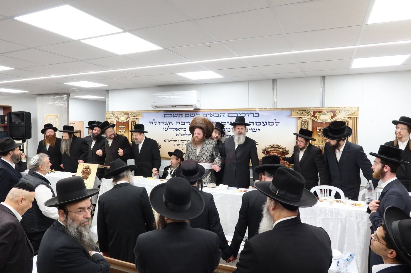 טיש ט"ו בשבט בחצה"ק מיאלען