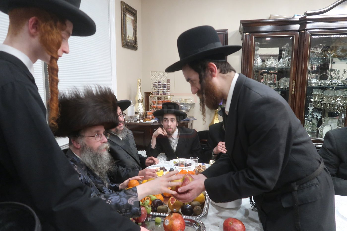 טיש במונרו של האדמו"ר מקרעטשניף סיגעט וויליאמסבורג