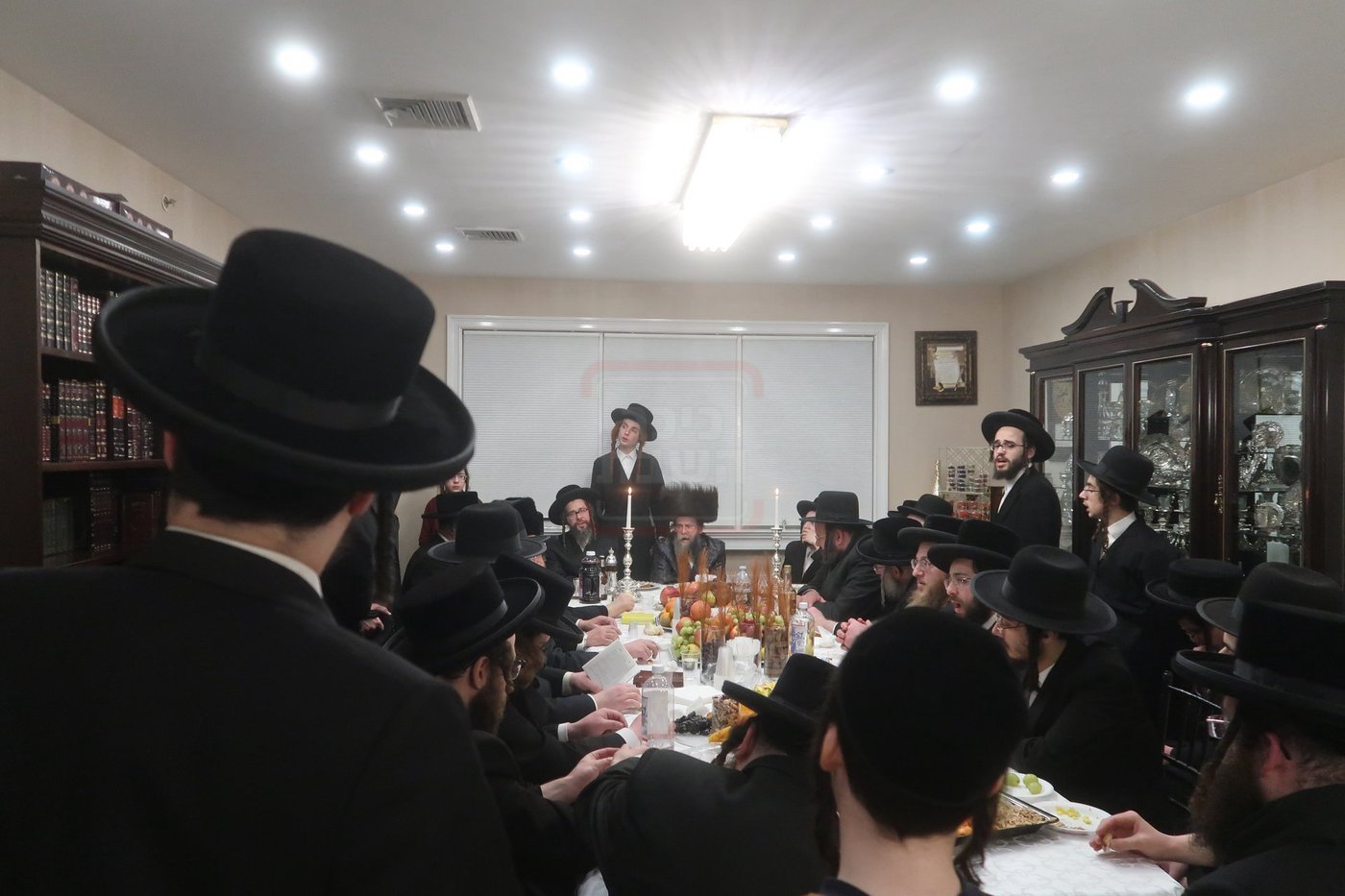 טיש במונרו של האדמו"ר מקרעטשניף סיגעט וויליאמסבורג