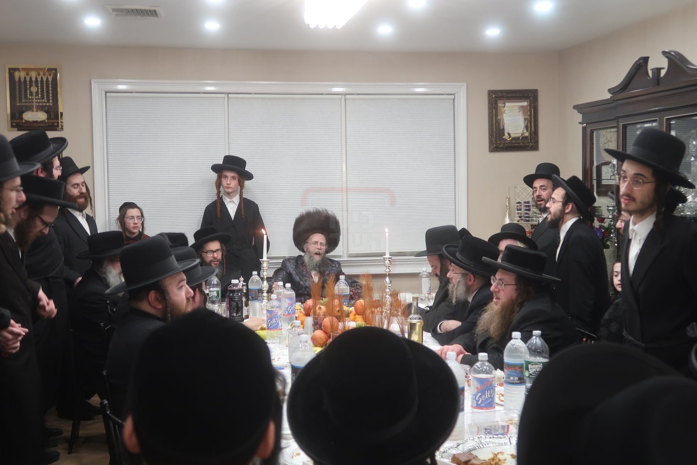 טיש במונרו של האדמו"ר מקרעטשניף סיגעט וויליאמסבורג