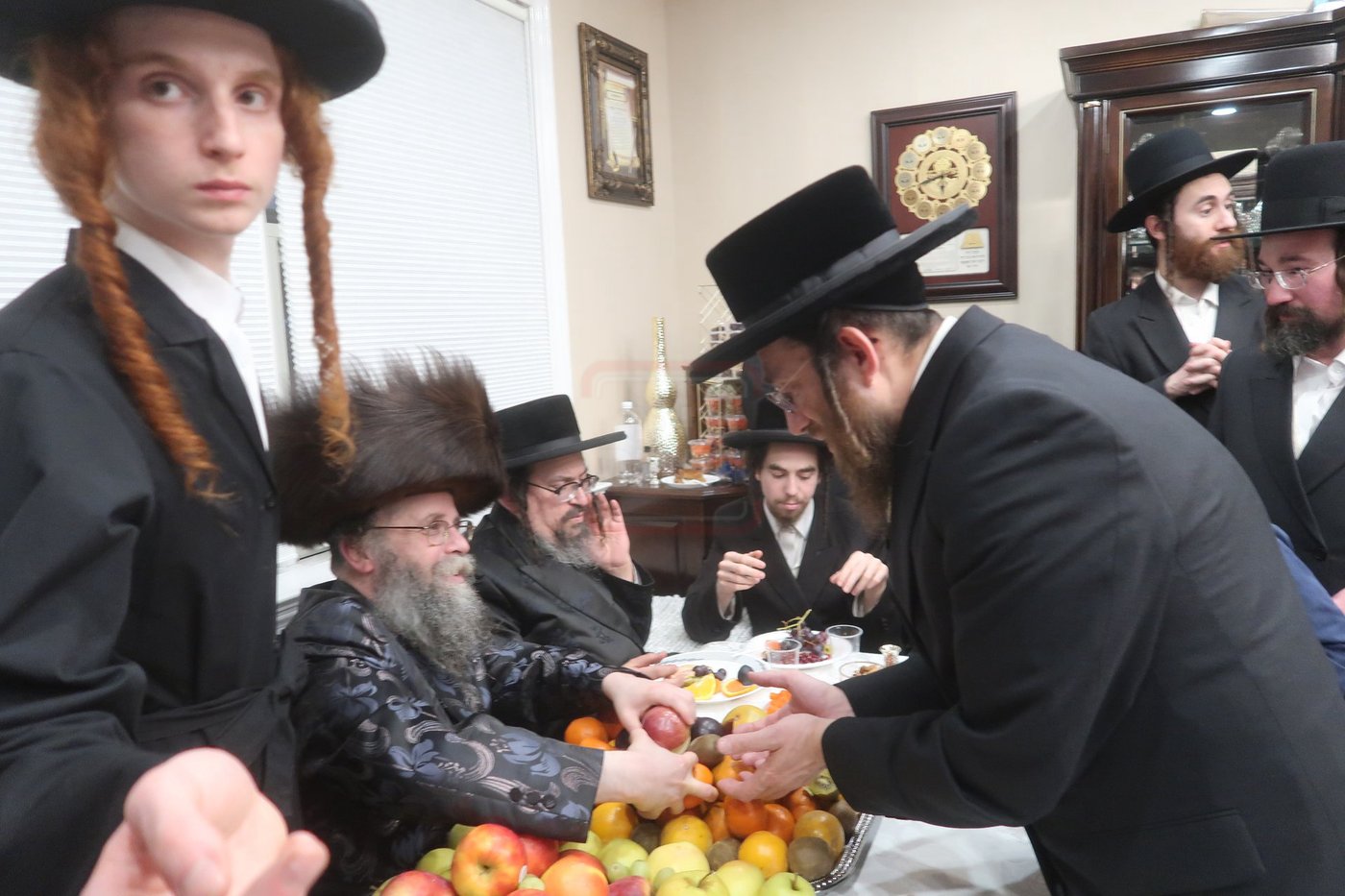 טיש במונרו של האדמו"ר מקרעטשניף סיגעט וויליאמסבורג